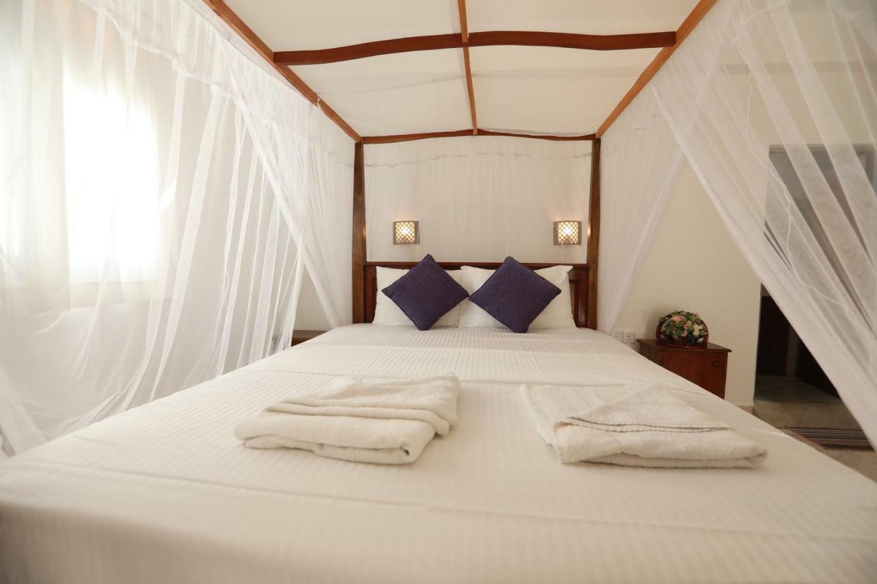 Dock Holiday Guest House Unawatuna Ngoại thất bức ảnh