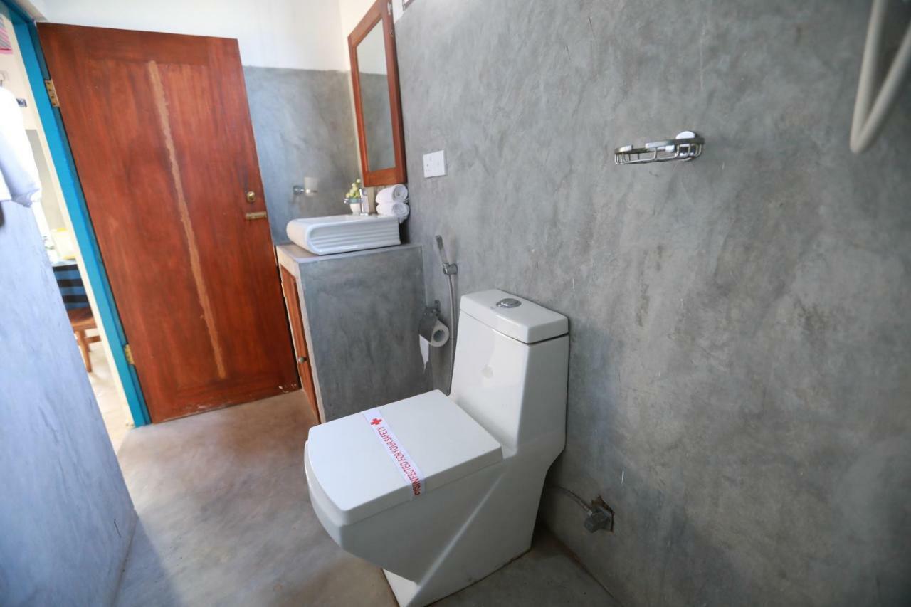 Dock Holiday Guest House Unawatuna Ngoại thất bức ảnh
