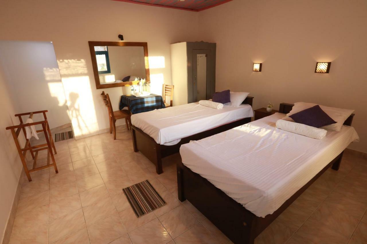 Dock Holiday Guest House Unawatuna Ngoại thất bức ảnh